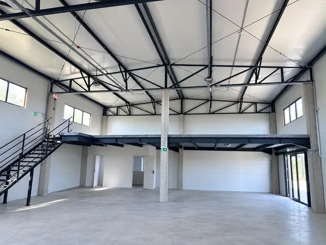 Hală 576,15 m² + birouri supraetajate 79,5 m²